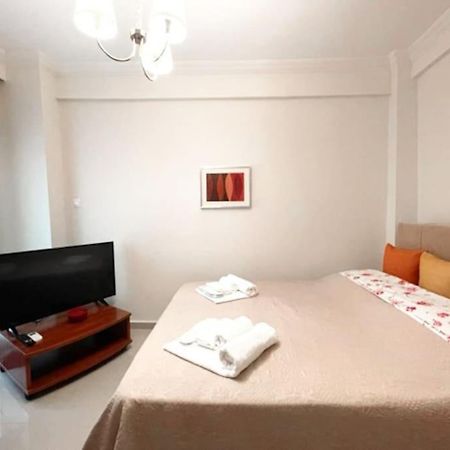 Crimson Suite: 1-Bedroom Apartment In Salonicco Esterno foto