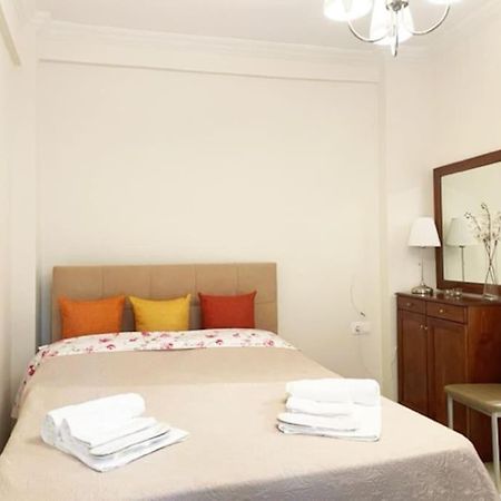 Crimson Suite: 1-Bedroom Apartment In Salonicco Esterno foto