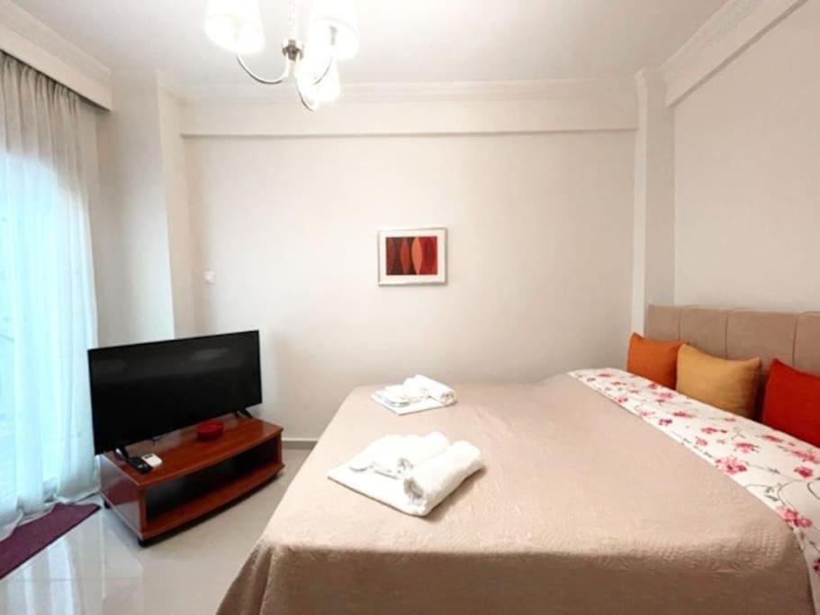 Crimson Suite: 1-Bedroom Apartment In Salonicco Esterno foto