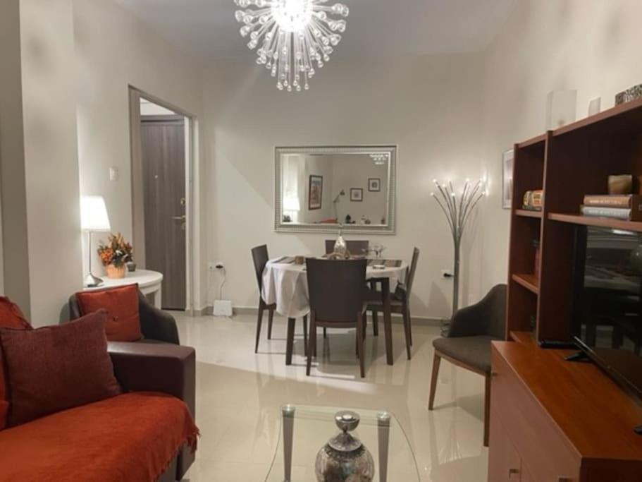 Crimson Suite: 1-Bedroom Apartment In Salonicco Esterno foto