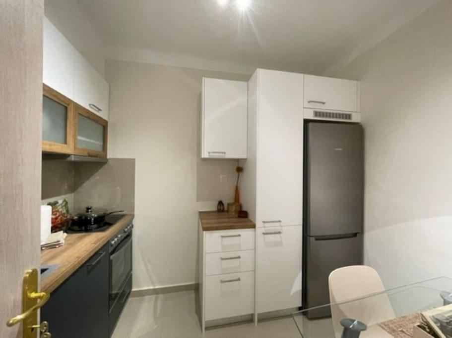 Crimson Suite: 1-Bedroom Apartment In Salonicco Esterno foto